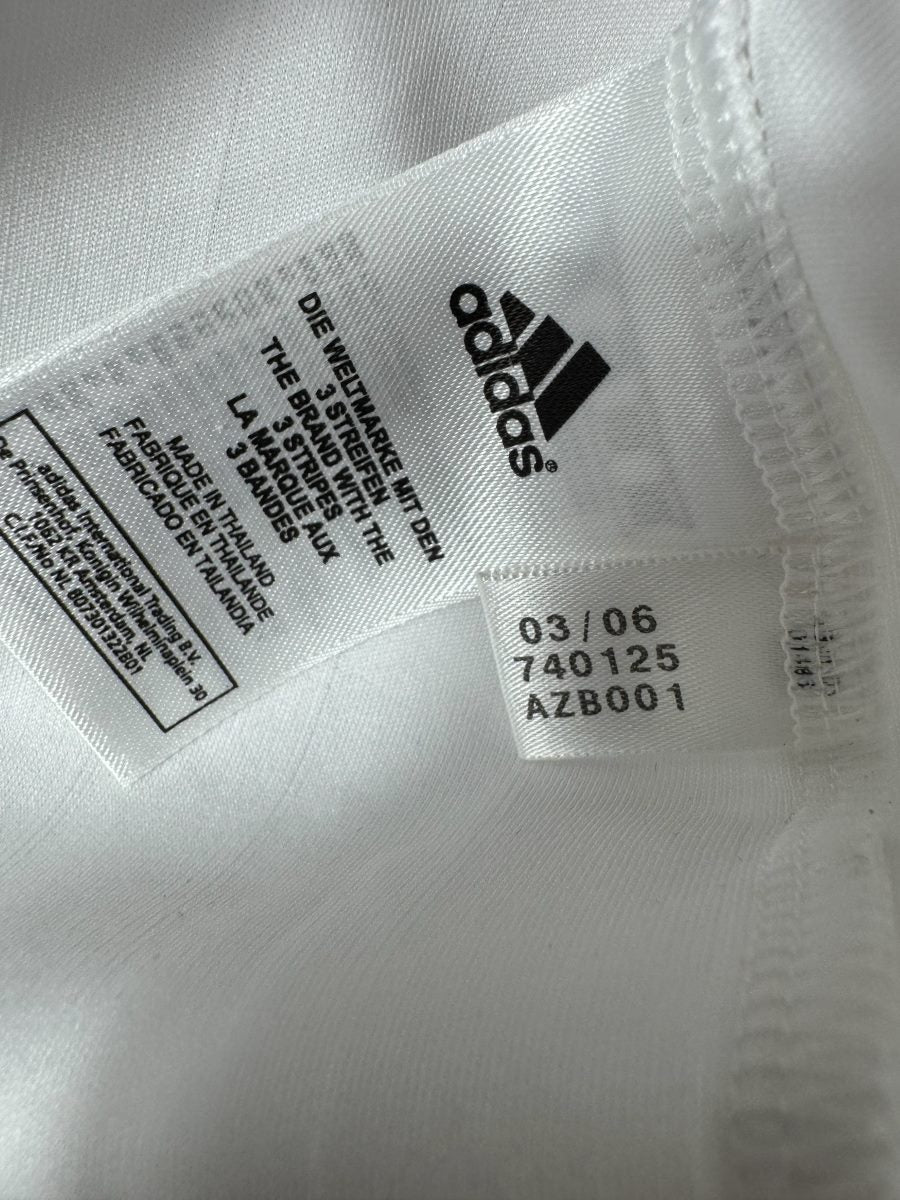 Étiquette adidas 03/06, code 740125 et référence AZB001 du maillot France 2006