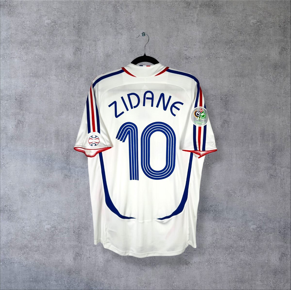Dos du maillot France 2006 extérieur blanc avec flocage ZIDANE N°10 et patch Coupe du Monde