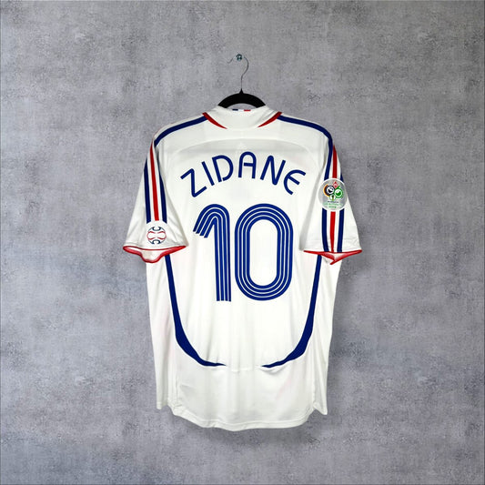 Dos du maillot France 2006 extérieur blanc avec flocage ZIDANE N°10 et patch Coupe du Monde