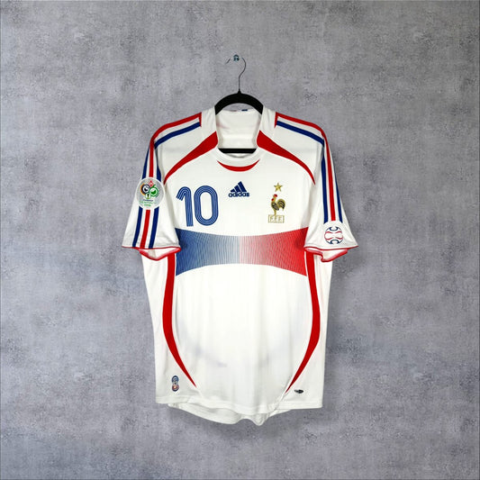 Face du maillot France 2006 extérieur adidas, écusson FFF et patch FIFA World Cup Germany 2006