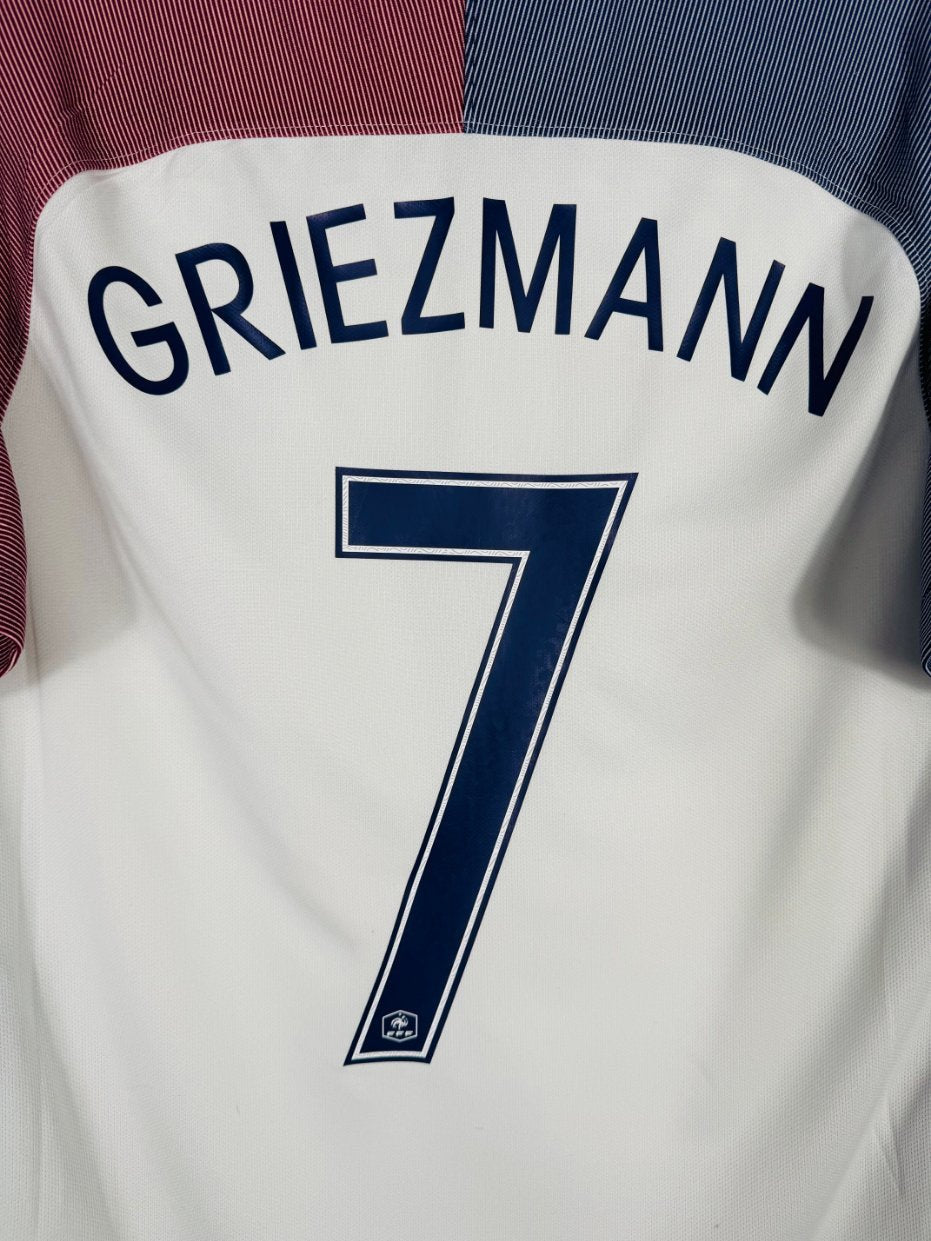 Détail de la typographie du flocage sur le numéro 7 d'Antoine Griezmann
