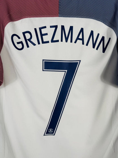 Détail de la typographie du flocage sur le numéro 7 d'Antoine Griezmann