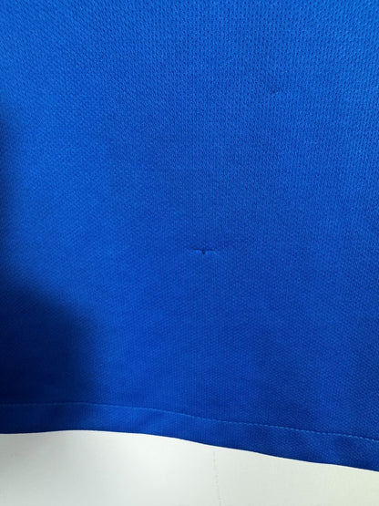 Défaut du maillot France 2016 Griezmann : deux micro-accrocs dans la maille en bas de face