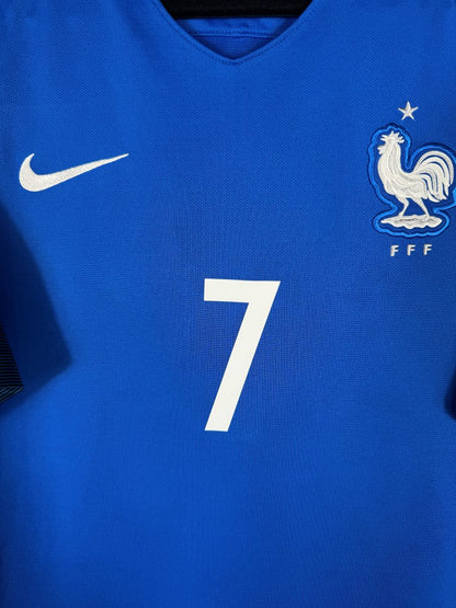 Détail écusson FFF brodé une étoile et swoosh Nike sur maillot France 2016 domicile Griezmann