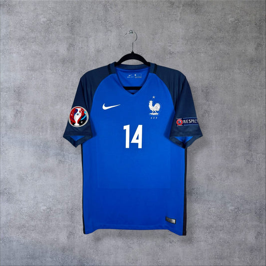 Face du maillot France 2016-2017 domicile Nike bleu avec coq FFF et patch UEFA EURO 2016