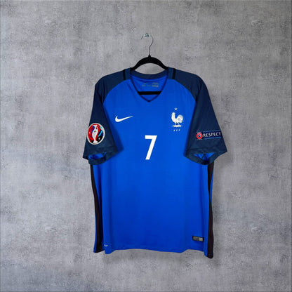 Face du maillot France 2016-2017 domicile Nike, coq FFF une étoile, numéro 7 Griezmann, patchs EURO 2016 et RESPECT