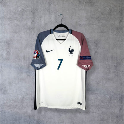 Maillot Équipe de France extérieur 2016 Nike de face, manches rayées bleu et rouge, numéro 7