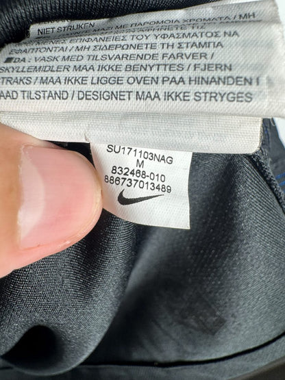 Étiquette Nike code 832468-010 taille M, maillot France third 2017-2018