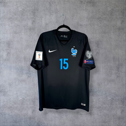 Face du maillot France 2017-2018 third Nike, coq FFF à une étoile et numéro 15 de Pogba