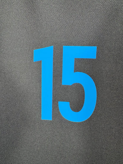 Détail du numéro 15 bleu ciel sur la poitrine du maillot France 2017-2018 third noir