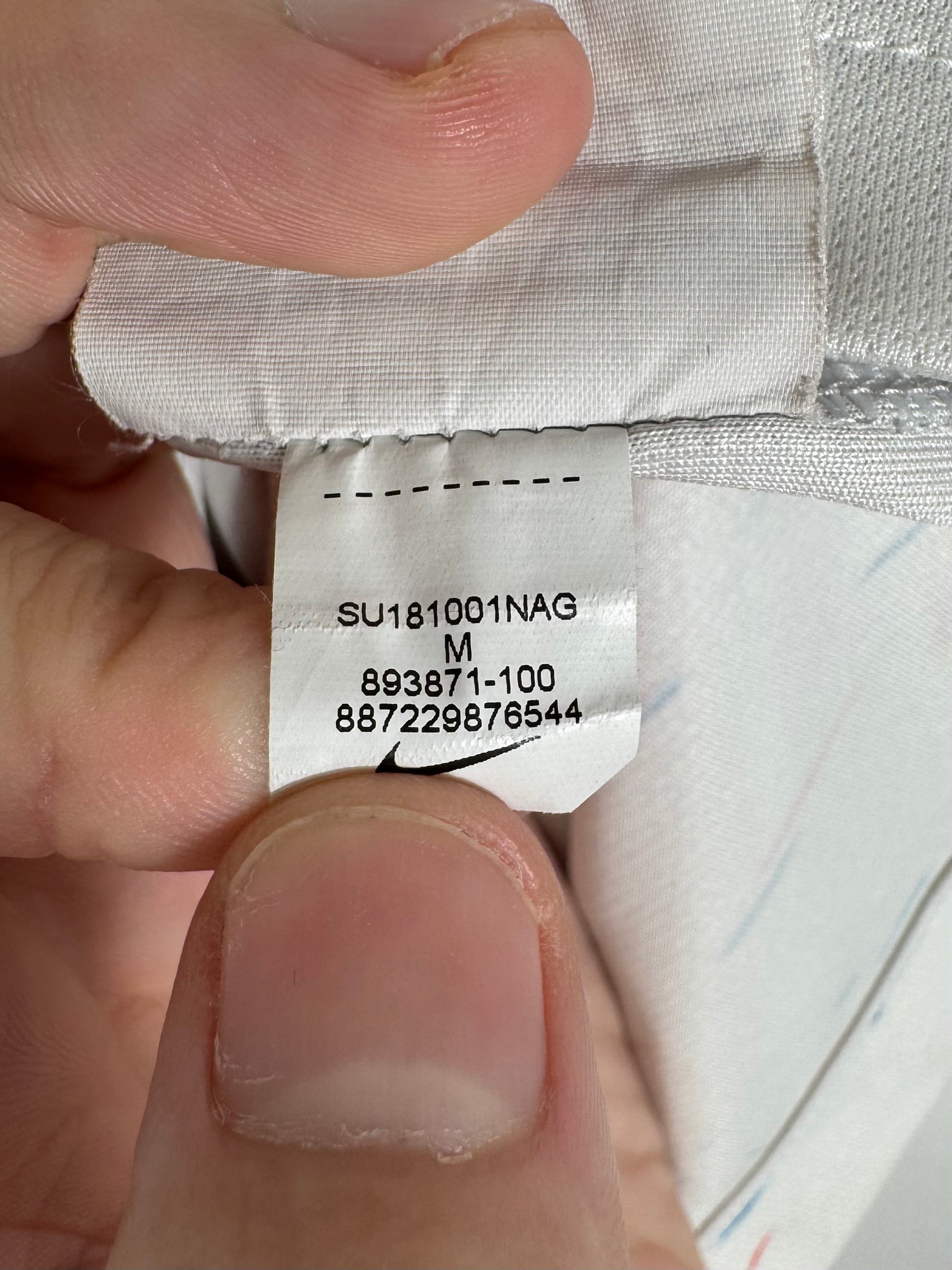 Étiquette d'authenticité avec code Nike 893871-100 prouvant l'originalité du maillot