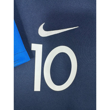 Détail de l'écusson Nike et du numéro 10