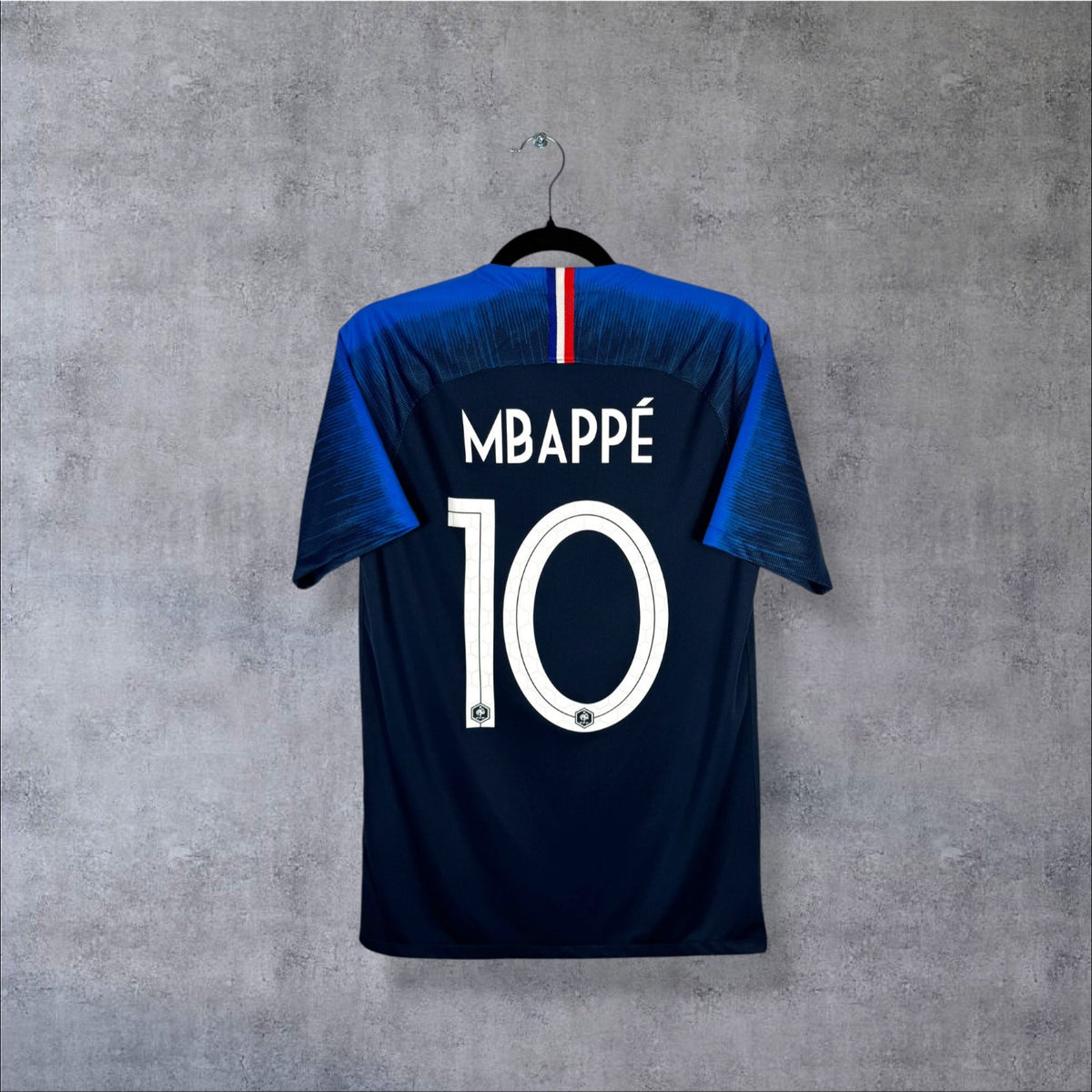 Flocage d'origine Mbappé numéro 10 sur maillot France 2018 Domicile Coupe du Monde