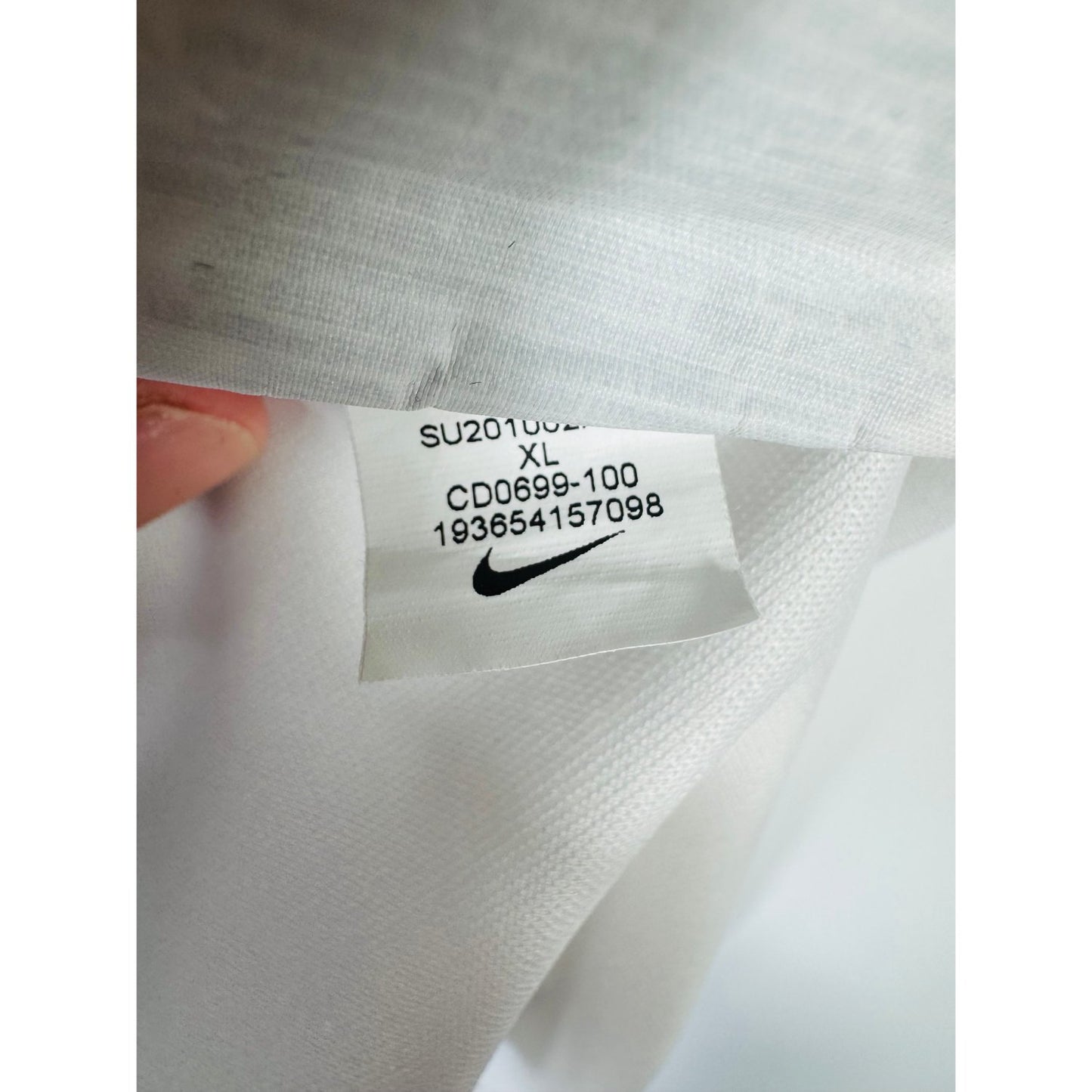 Étiquette d'authenticité avec code Nike CD0699-100 prouvant l'originalité du maillot