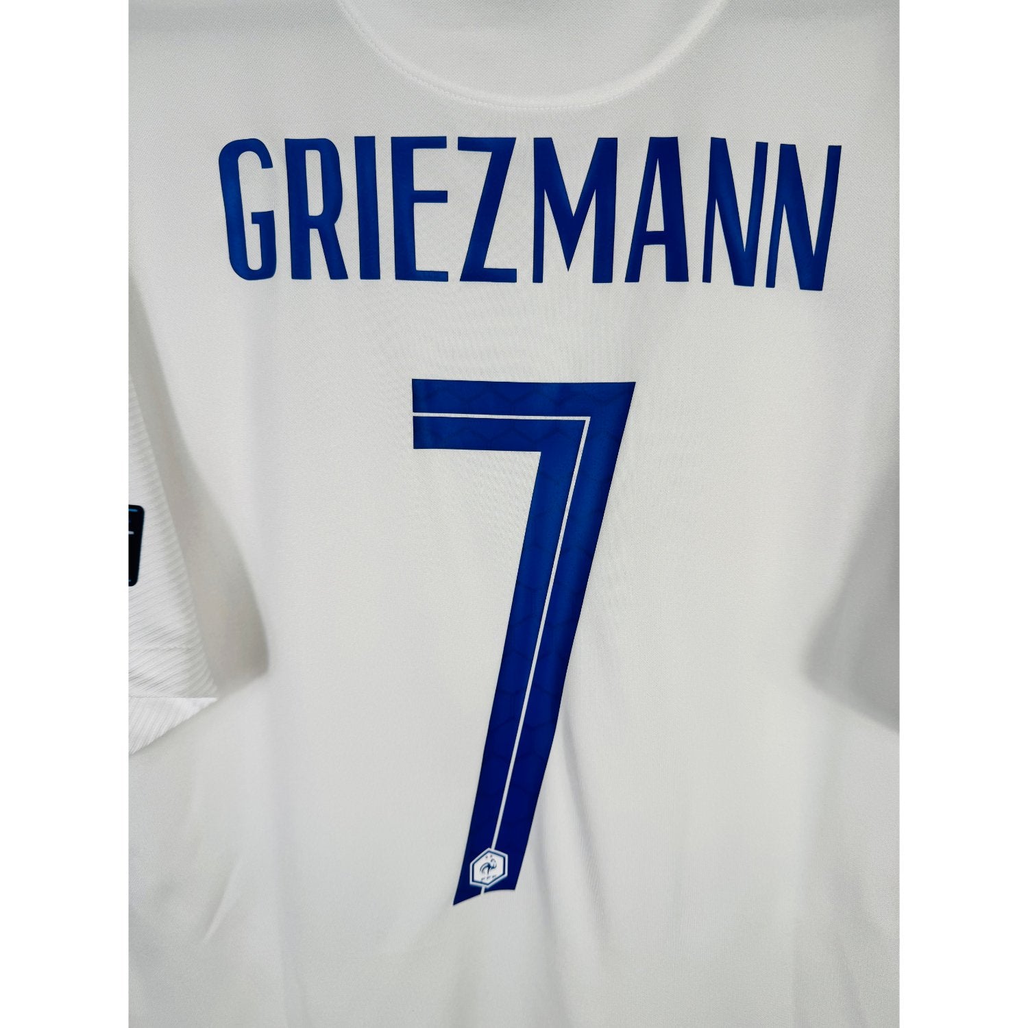Détail de la typographie du flocage sur le numéro 7 d'Antoine Griezmann