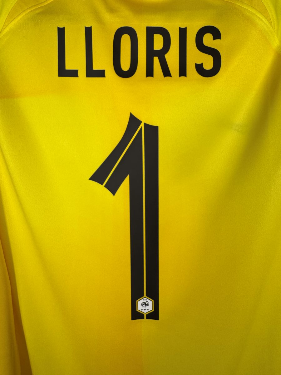 Détail flocage Lloris N°1 noir maillot gardien France 2022