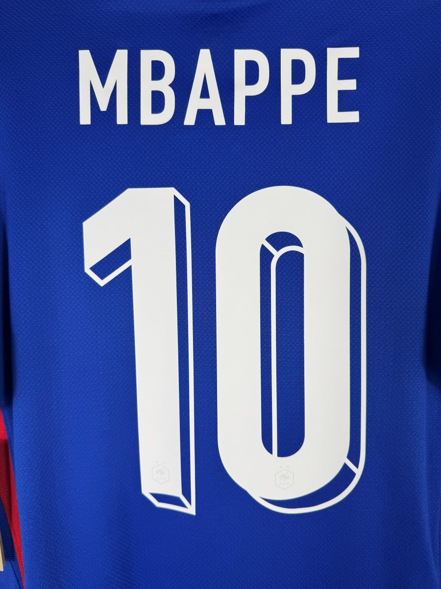 Maillot France 2024 Domicile - détail flocage Mbappé 10