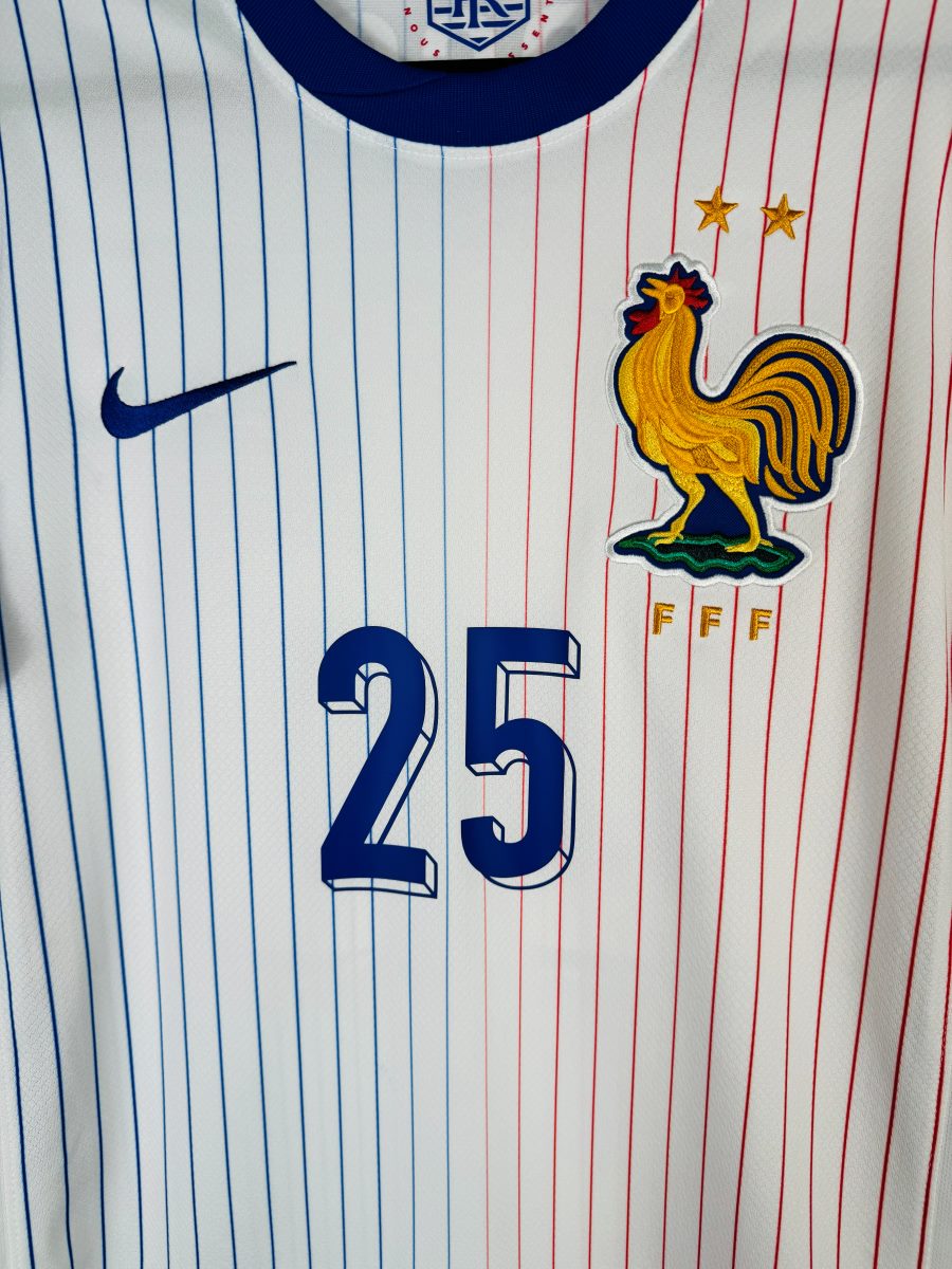 Maillot France 2024 Extérieur - détail patch UEFA Euro 2024