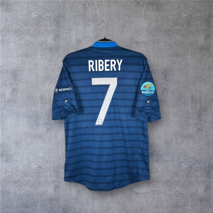 Dos du maillot de l'Équipe de France 2012 avec flocage doré RIBÉRY 7 et l'inscription F.F.F au bas du numéro.