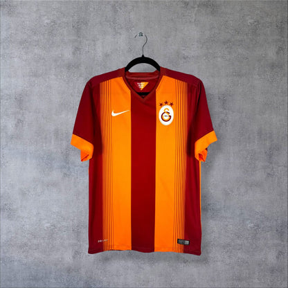 Face du maillot Galatasaray 2014-2015 Nike rayé rouge et orange, poitrine sans sponsor