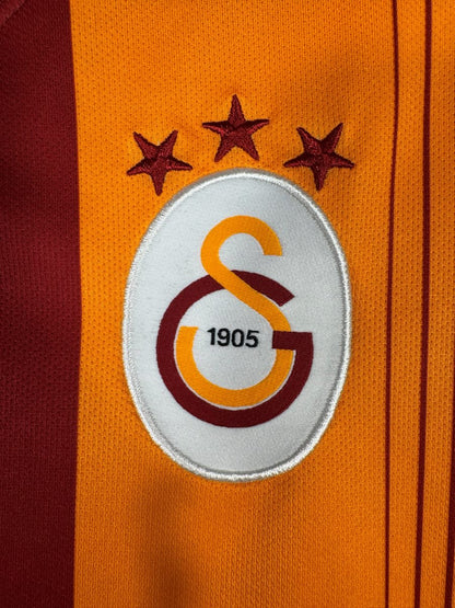 Écusson brodé de Galatasaray daté 1905, surmonté de trois étoiles bordeaux