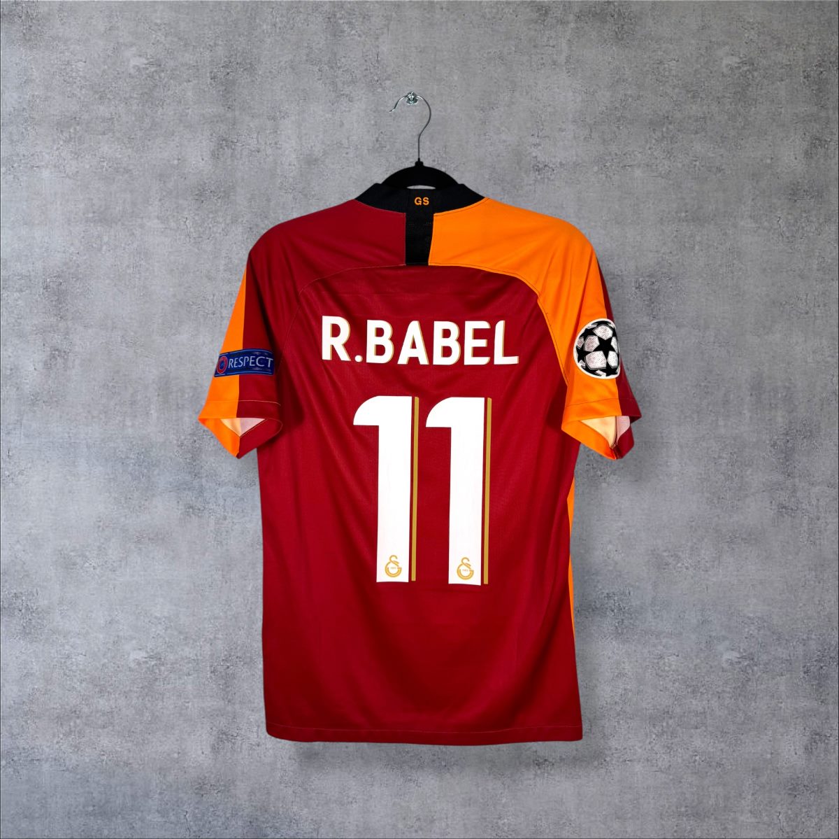 Maillot Galatasaray 2019-2020 domicile, dos rouge floqué R. Babel 11 et patchs Ligue des champions