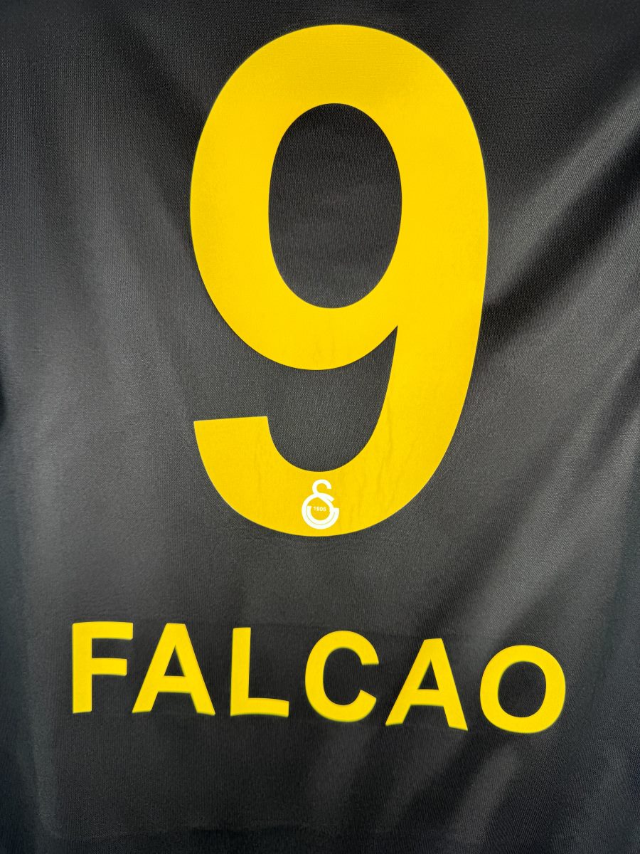 Détail flocage Falcao 9 maillot Galatasaray 2020-2021