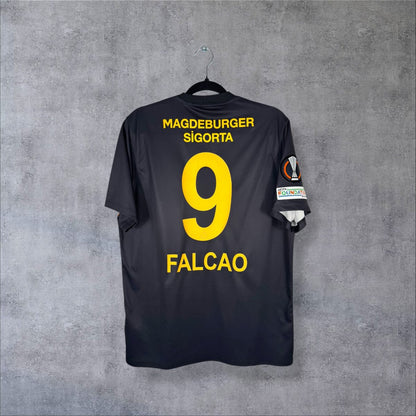 Maillot Galatasaray 2021-2022 extérieur anthracite, dos floqué Falcao 9 et patchs Ligue Europa