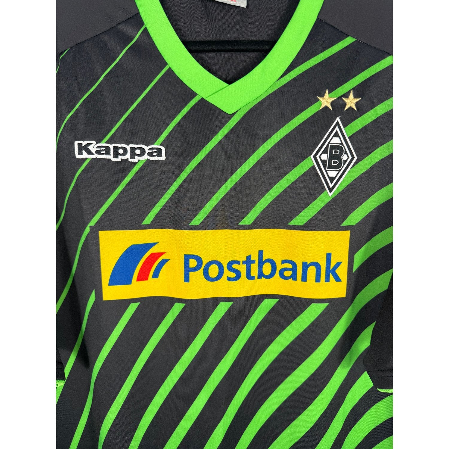 Détail de l'écusson de Gladbach et du logo Kappa