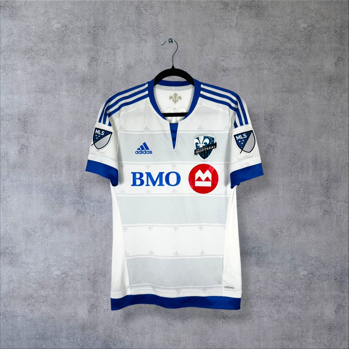 Face du maillot Impact Montréal extérieur adidas avec sponsor BMO et patchs MLS sur les manches