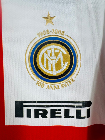 Détail de l'écusson du Centenaire de l'Inter Milan et du sponsor Pirelli