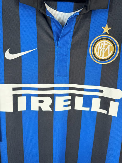Écusson brodé FCIM avec étoile, virgule Nike et sponsor Pirelli, maillot Inter Milan domicile 2011-2012