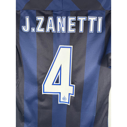 Détail de la typographie du flocage sur le numéro 4 de Javier Zanetti