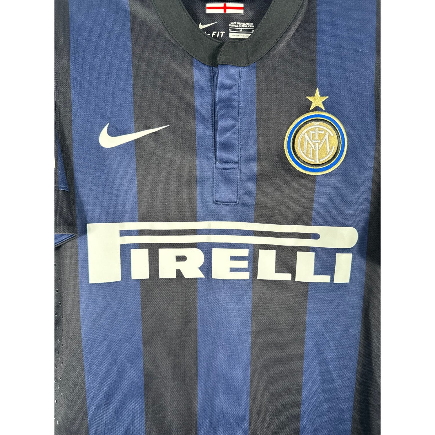 Détail de l'écusson de l'Inter Milan et du logo Nike