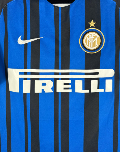 Détail de l'écusson de l'Inter Milan et du logo Nike