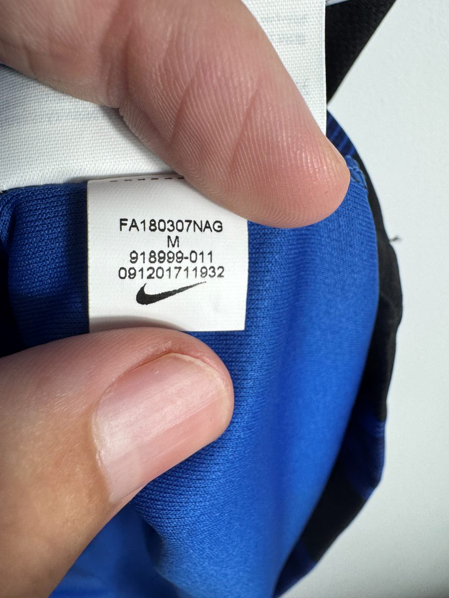 Étiquette Nike code 918999-011 taille M, maillot Inter Milan domicile 2018-2019
