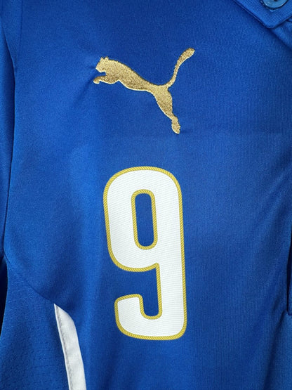 Numéro 9 de poitrine et logo Puma doré du maillot Italie 2014-2015 domicile