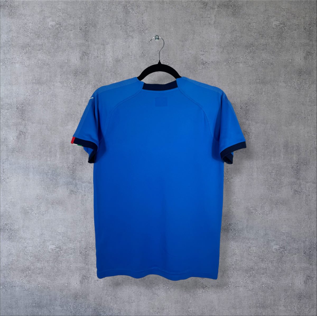 Dos du maillot Italie domicile 2017-2018 Puma, sans flocage, col bleu marine