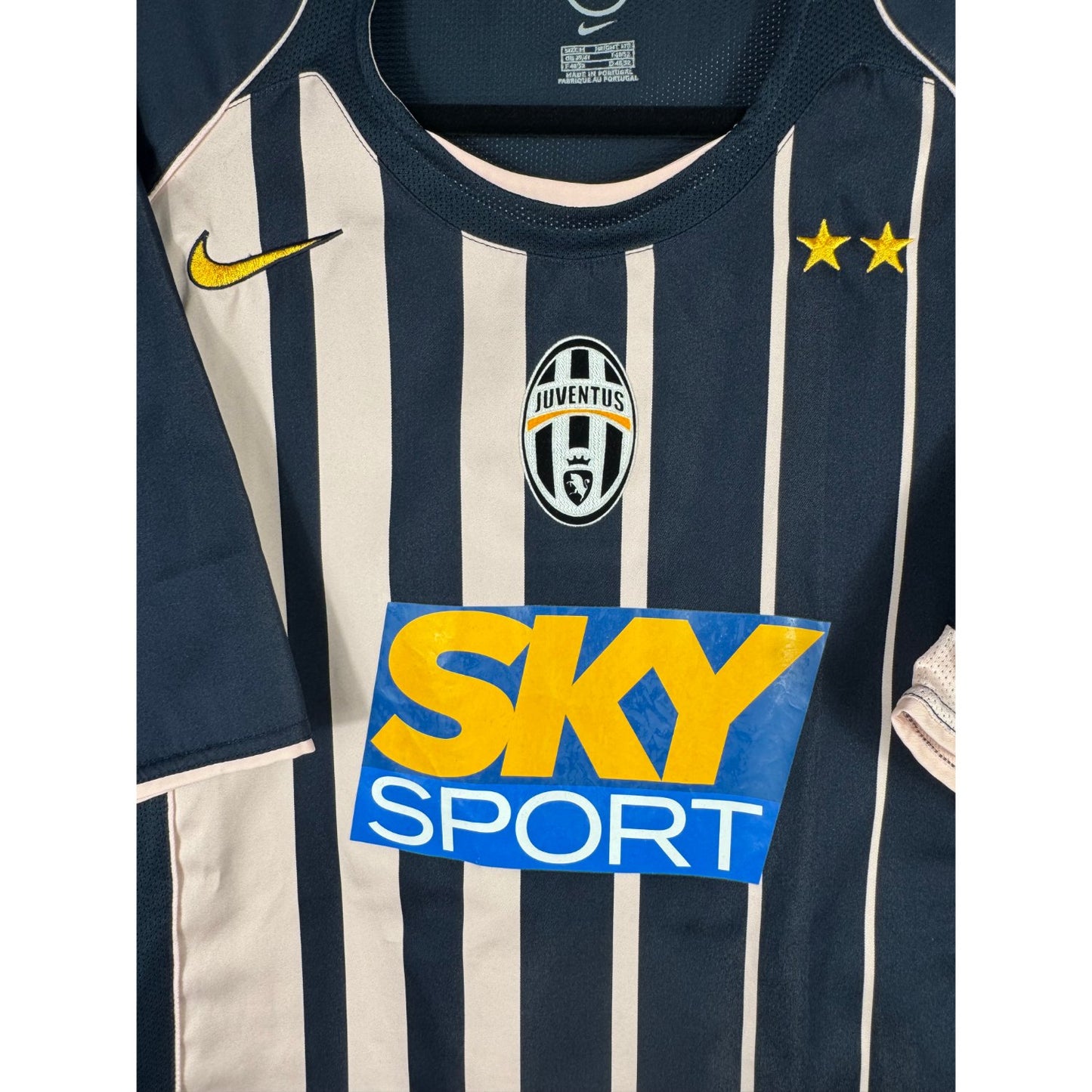Détail de l'écusson de la Juventus et du logo Nike