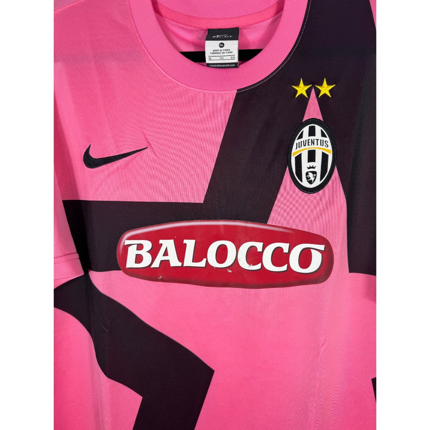 Détail de l'écusson de la Juventus et du grand motif étoile