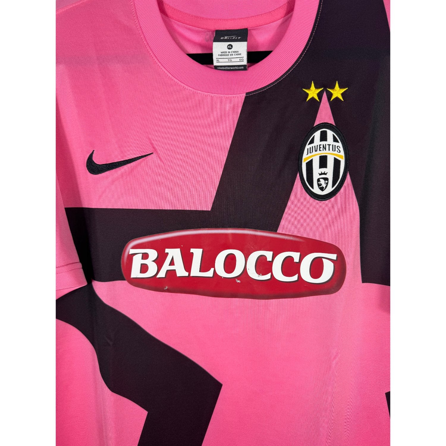 Détail de l'écusson de la Juventus et du grand motif étoile