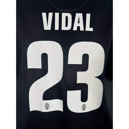 Détail de la typographie du flocage sur le numéro 23 d'Arturo Vidal
