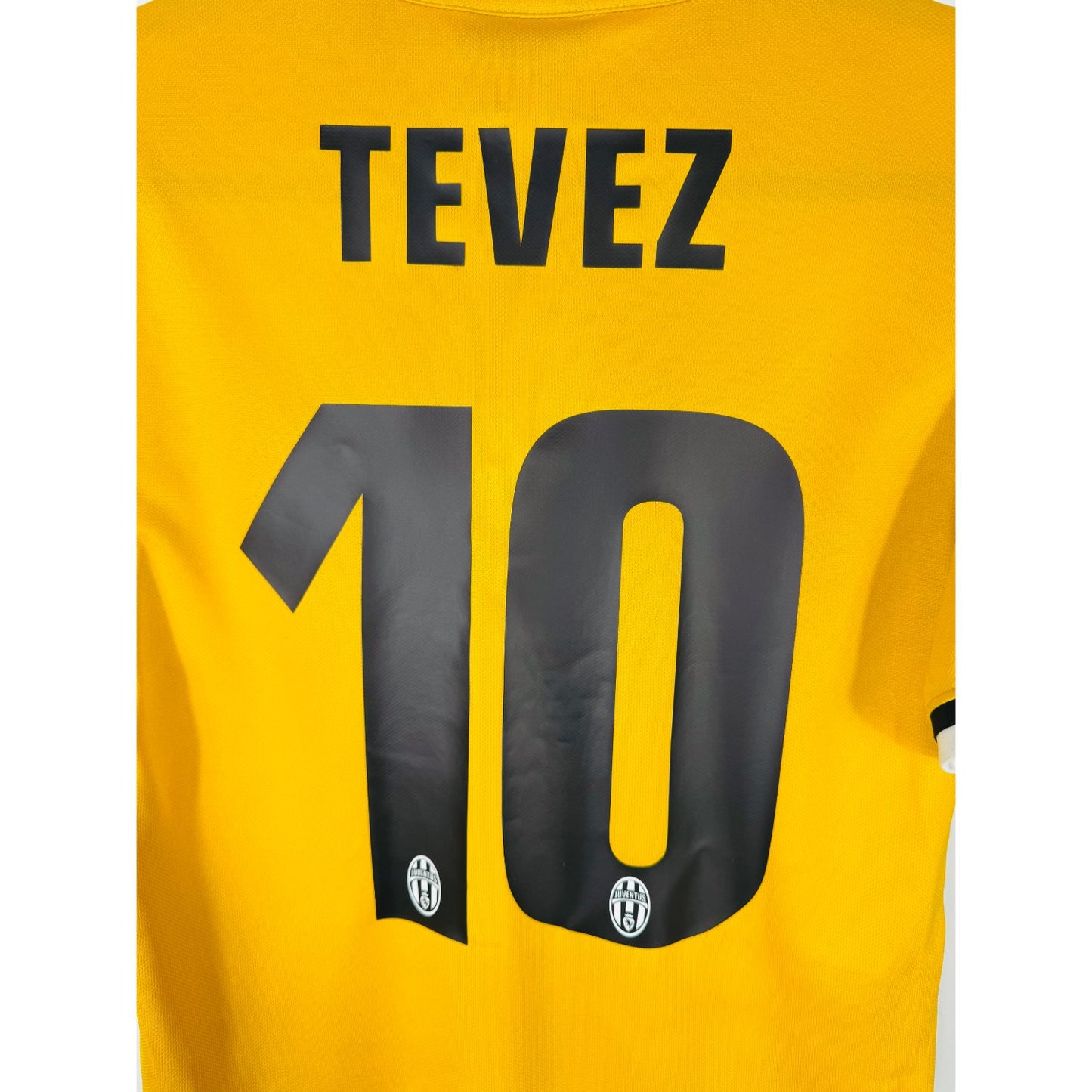 Détail de la typographie du flocage sur le numéro 10 de Carlos Tevez