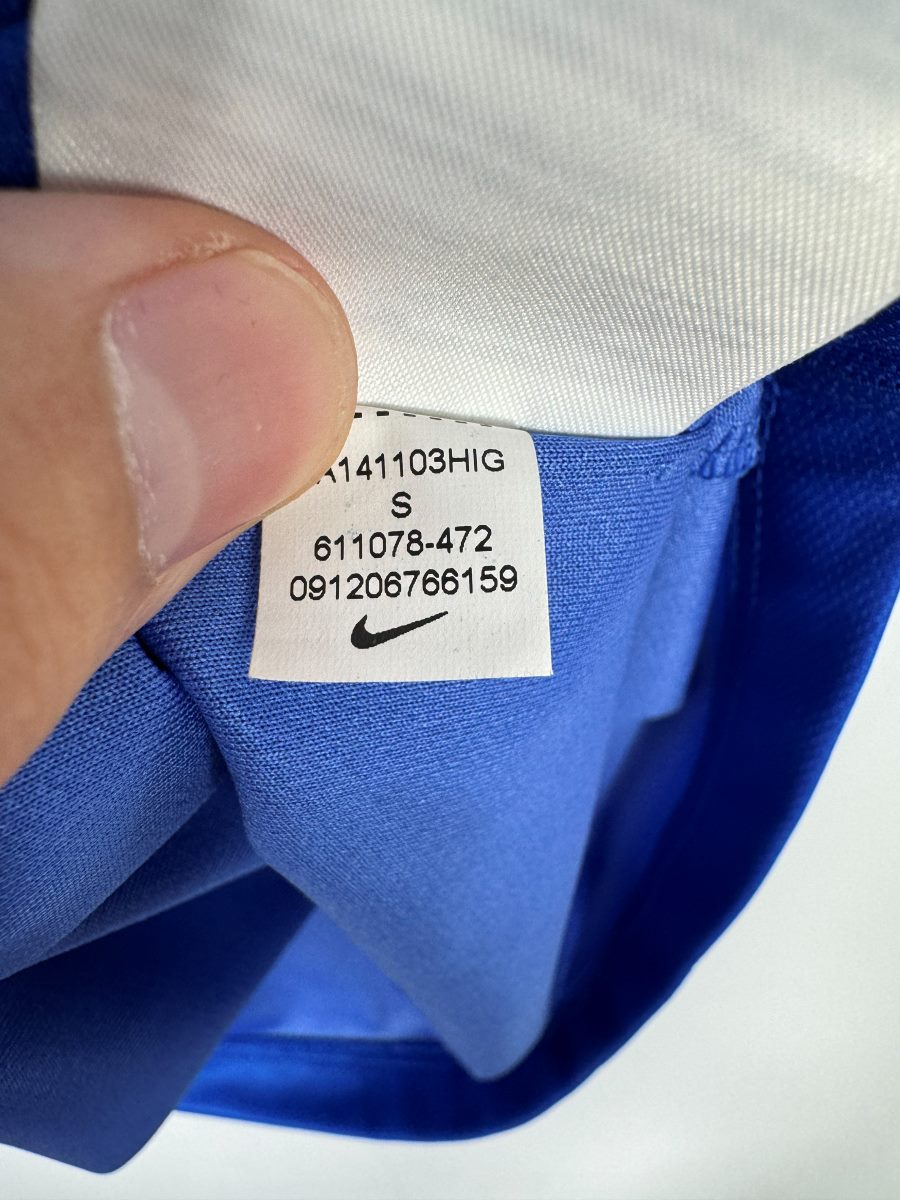 Étiquette Nike taille S et code d'authenticité 611078-472 du maillot Juventus 2014-2015