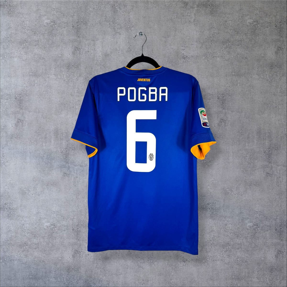 Dos du maillot Juventus 2014-2015 extérieur bleu avec flocage POGBA N°6 et patch Serie A