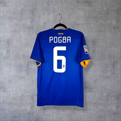 Dos du maillot Juventus 2014-2015 extérieur bleu avec flocage POGBA N°6 et patch Serie A