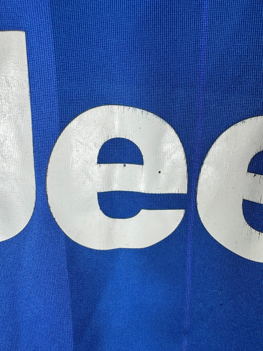 Défaut signalé : légères craquelures du sponsor Jeep sur le maillot Juventus 2016-2017 Dybala