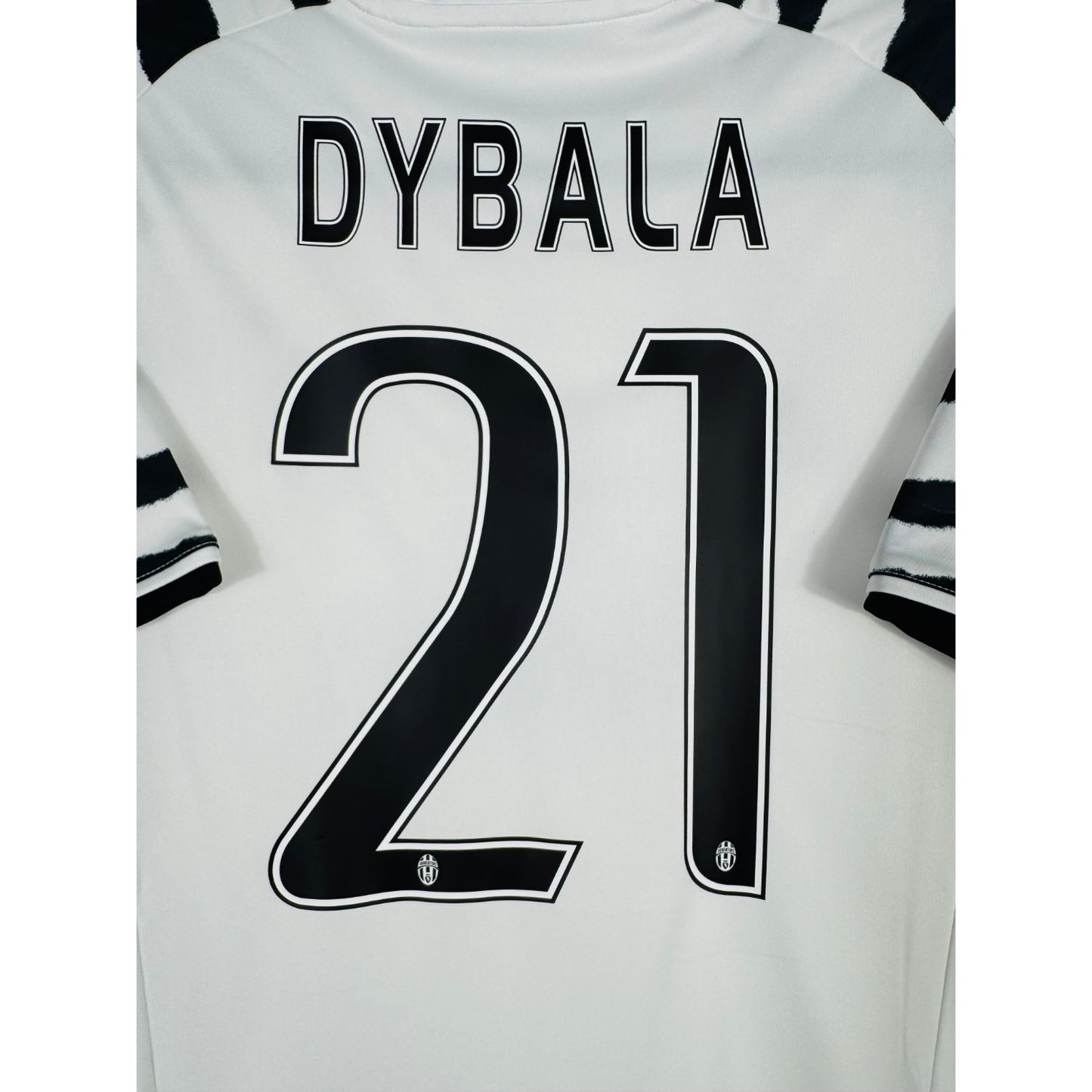 Détail de la typographie du flocage sur le numéro 21 de Paulo Dybala