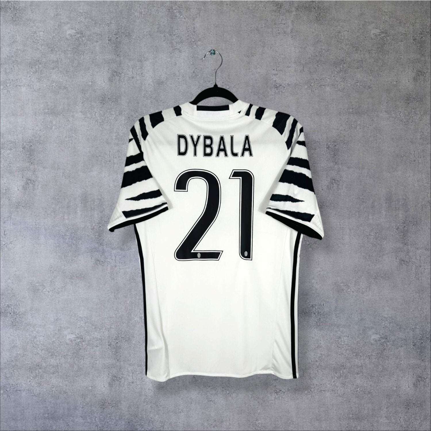 Flocage Dybala numéro 21 sur maillot Juventus 2016-2017 Third zébré