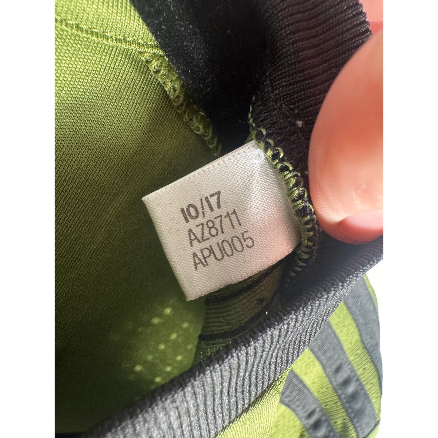 Étiquette d'authenticité avec code Adidas AZ8711 prouvant l'originalité du maillot